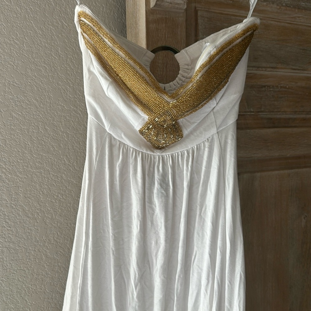 White strapless dress